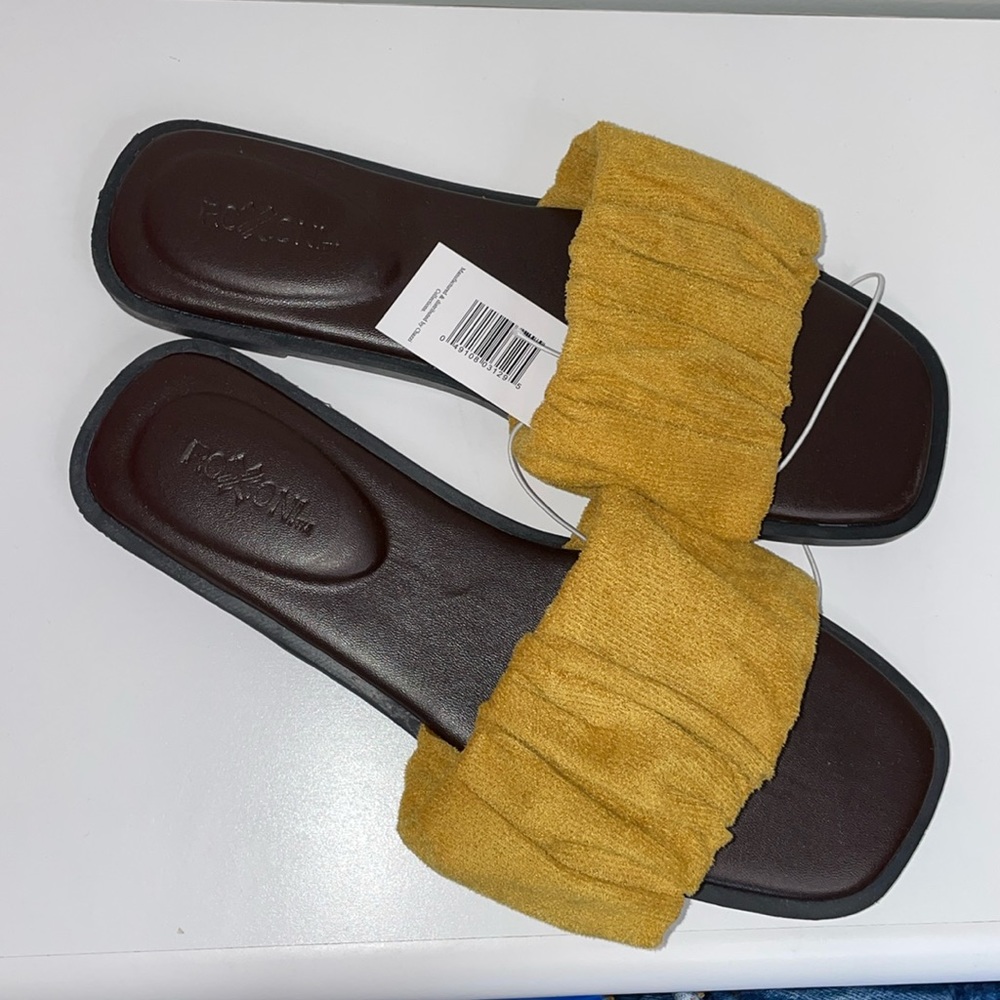 NWT Mustard Sandals